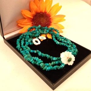 🎁 FREE GIFT INCLUDED 🎁 NWOT Necklace Turquoise & Mother of Pearl